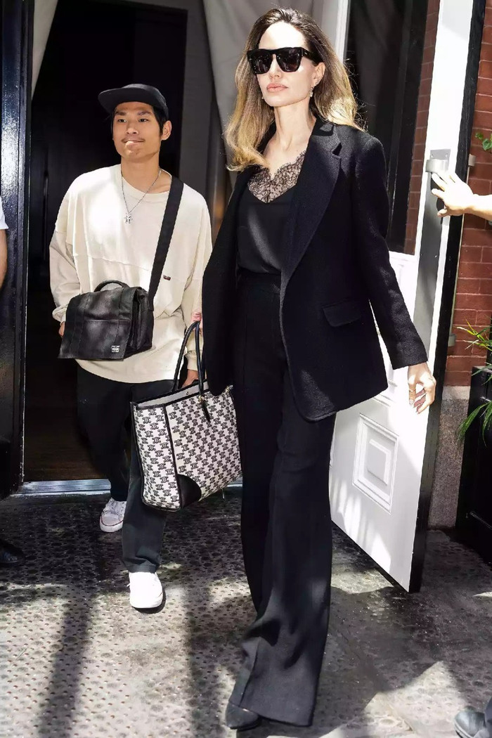 Nữ diễn viên luôn tức trực bên con trai suốt thời gian Pax Thiên nằm viện.