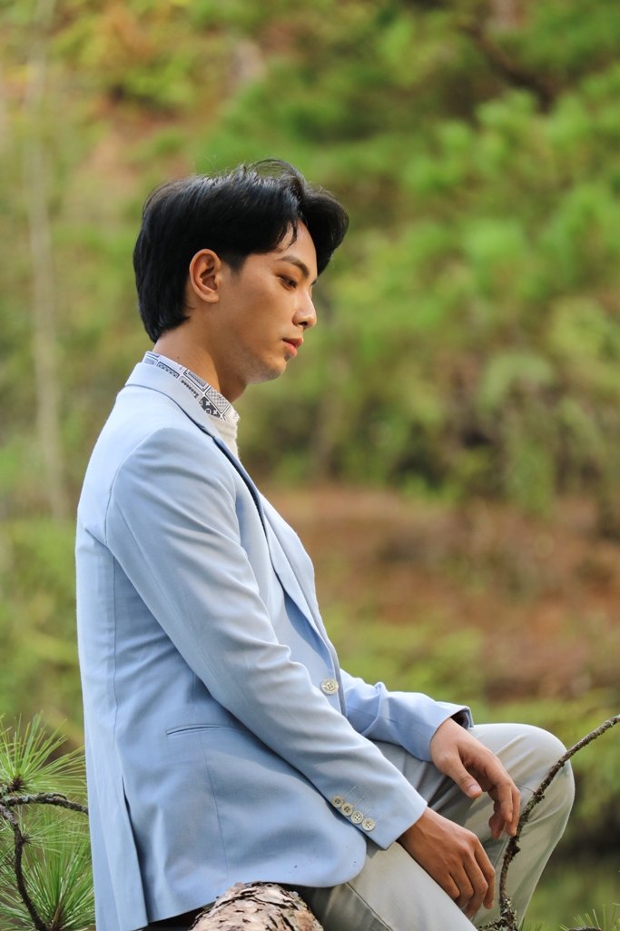 Anh chàng không mấy thành công với phim ảnh hay âm nhạc sau phim ngắn Xin lỗi... anh chỉ là thằng bán bánh giò.