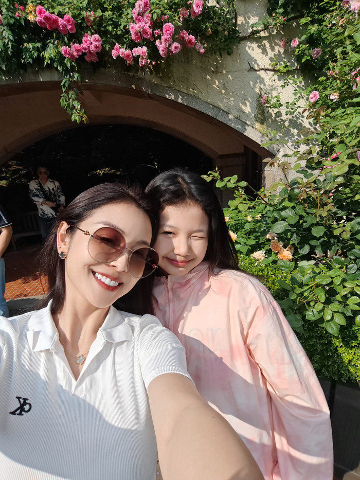 Ái nữ nhà Jennifer Phạm ra dáng thiếu nữ xinh đẹp.