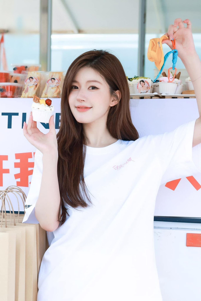 Bị chê phẫu thuật thẩm mỹ toàn mặt, Triệu Lộ Tư làm một hành động ngay lập tức đập tan tin đồn thất thiệt Ảnh 2