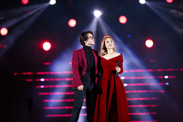 Bấn loạn khoảnh khắc Hà Anh Tuấn xem Mỹ Tâm biểu diễn dưới sân khấu Ảnh 2