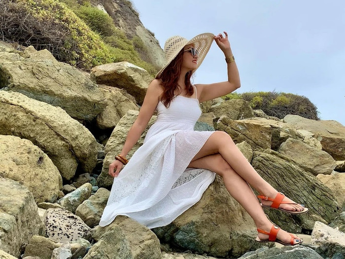 Cách đây 8 năm, cô cùng chồng con qua nước ngoài sống.