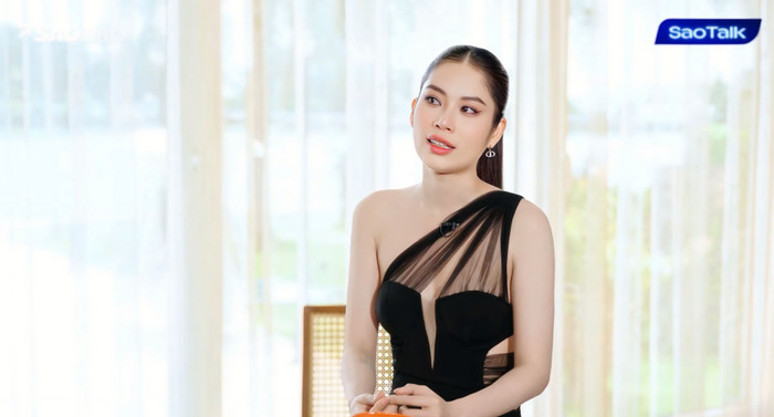 Lệ Nam xúc động khi nhớ về những tủi thân của em gái. 