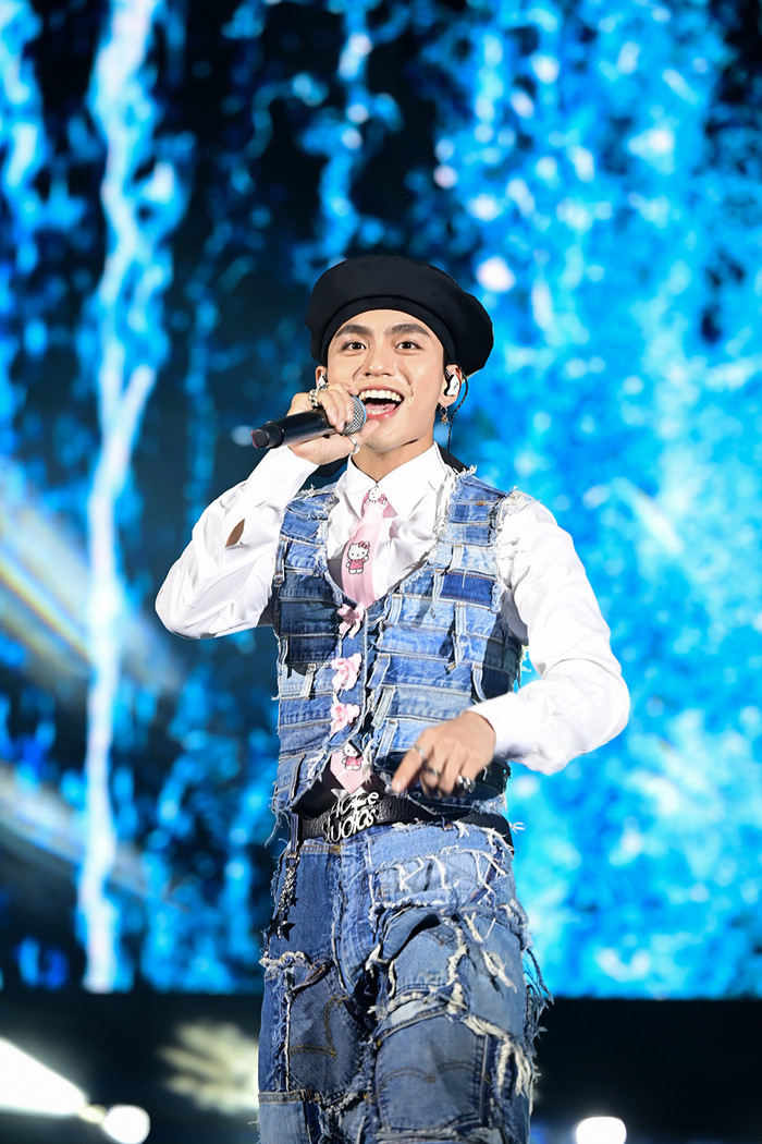 MONO trên sân khấu sự kiện tối 8/8.