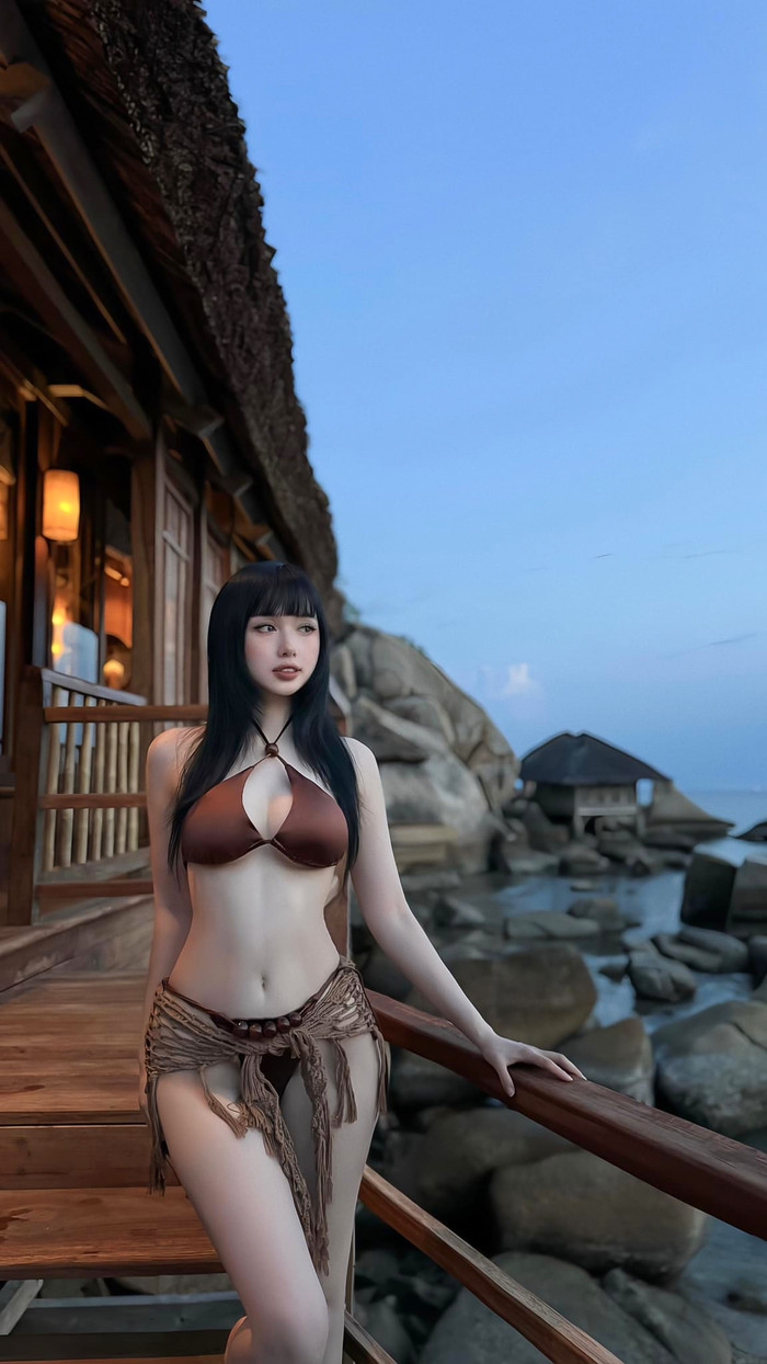 Tâm Tít diện bikini sexy, nóng bỏng.