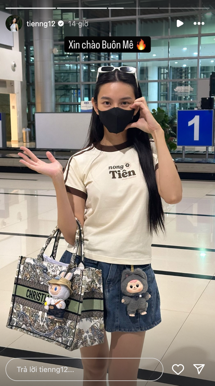 Hoa hậu Thùy Tiên mang mẫu túi hiệu gần 100 triệu đồng tại sân bay.