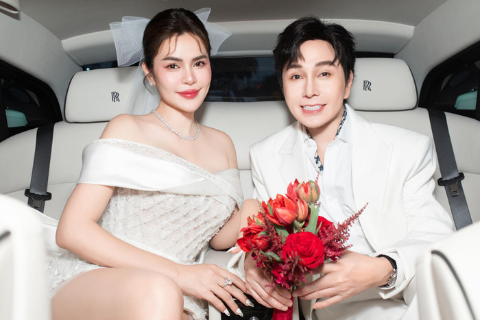 Trước đó, Phương Lê cho biết cô rất bất ngờ khi được bạn trai cầu hôn.