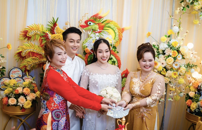Đám cưới của TiTi (HKT) và DJ Nhung Babie từng khiến dân tình trầm trồ vì dàn sính lễ khủng.