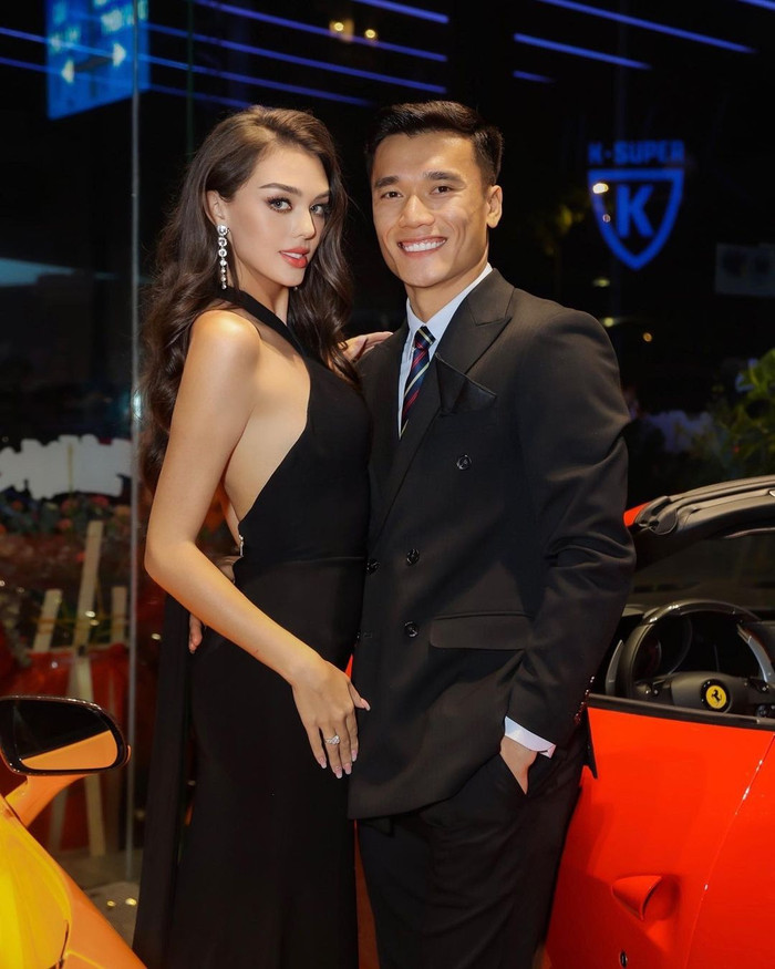 Với thu nhập của Bùi Tiến Dũng dư sức để vợ con sống thoải mái. Ảnh IGNV