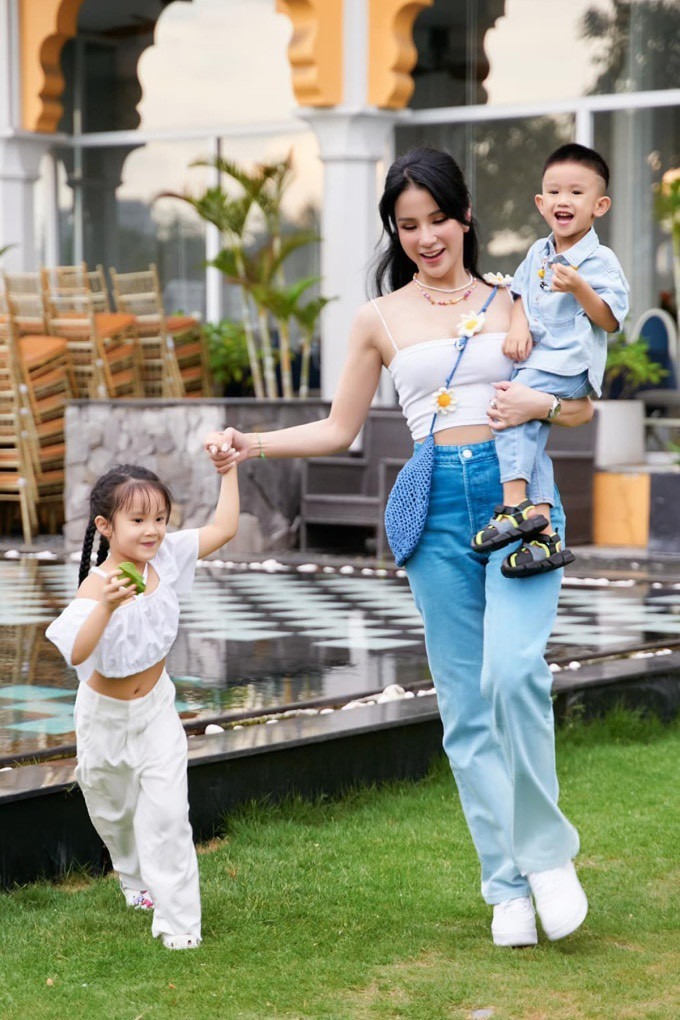 Diệp Lâm Anh nuôi con gái, chồng cũ nuôi con trai.