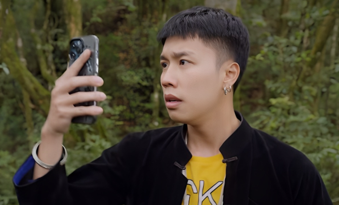 Long Vũ hiện đang là nam diễn viên trẻ khuynh đảo sóng VTV nhờ vai diễn chính đầu tay trong Đi giữa trời rực rỡ.&nbsp;