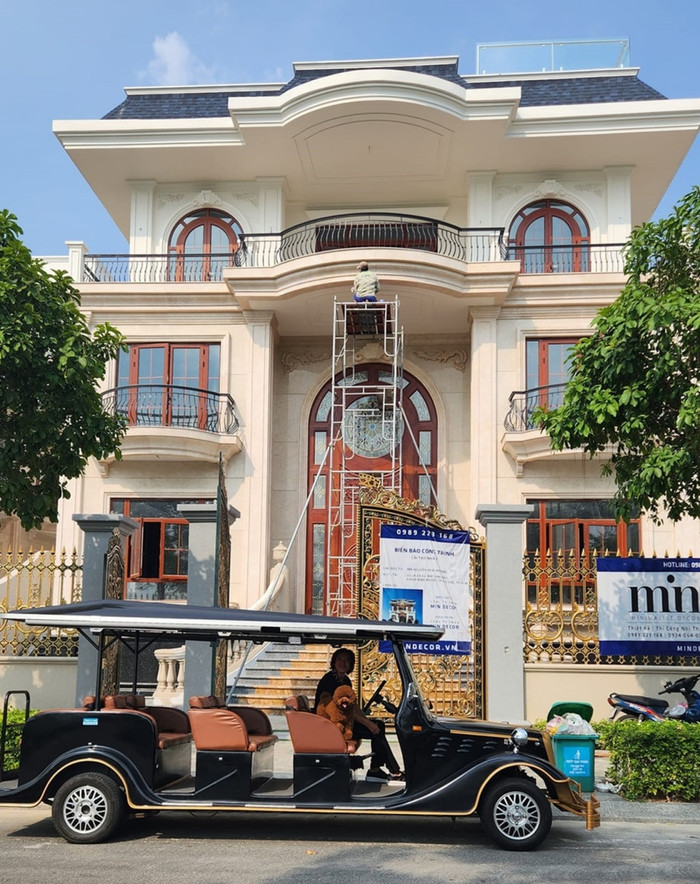 Việt Hương 'check in' nhà 300 tỷ được chồng tặng.