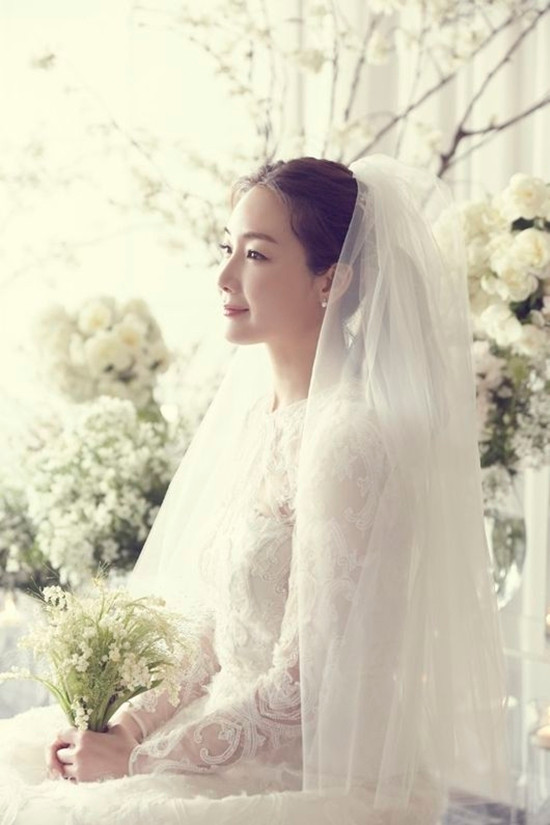 Choi Ji Woo kết hôn và sinh con khá muộn. Nữ diễn viên lo lắng, chạnh lòng khi nghĩ đến ngày con gái lấy chồng là cô không còn đủ sức khỏe để chứng kiến con hạnh phúc. 