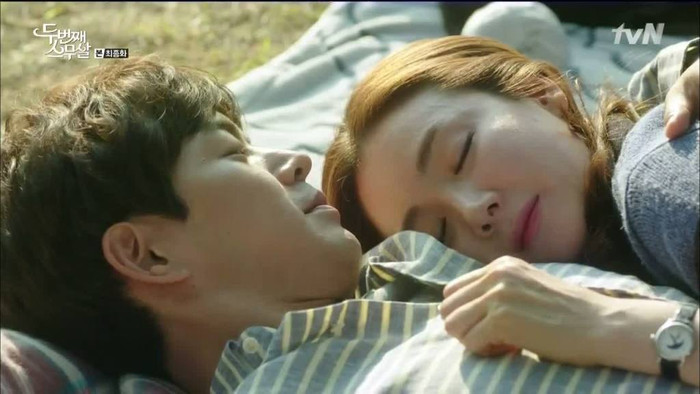 Choi Ji Woo thành công khi đóng Twenty Again (Trở Lại Tuổi 20), giúp cô có thêm màu sắc tươi mới bên cạnh những vai diễn bi thương trước đây.