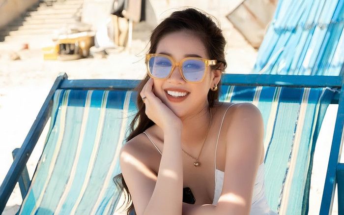 Thời trang đi biển nóng bỏng của Hoa hậu Khánh Vân Ảnh 2