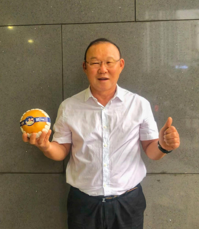 HLV Park Hang Seo kiếm được rất nhiều tiền từ quảng cáo. Ảnh: Park Hang Seo