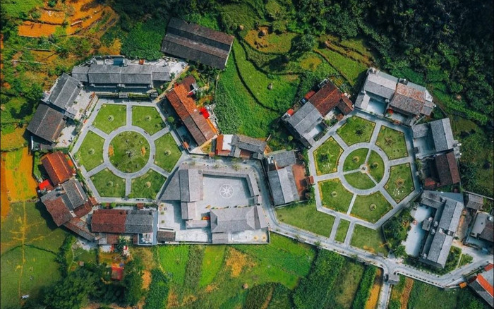 Người người đổ xô khám phá ngôi làng kì lạ nằm dưới chân đèo, được ví như 'bông hoa nơi địa đầu Tổ Quốc' Ảnh 2