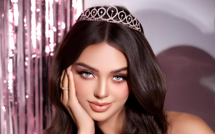 Vợ thủ môn Bùi Tiến Dũng đội vương miện, nhan sắc còn 'đỉnh hơn hoa hậu' Ảnh 2