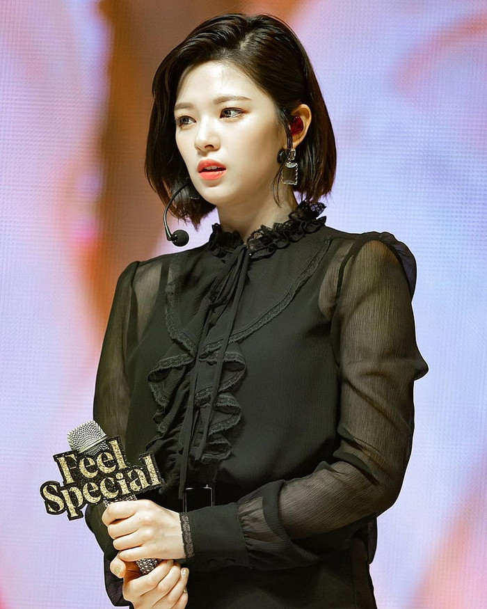 Jeongyeon là một trong những 'cây hút fan' của TWICE nhờ sở hữu nhan sắc xinh đẹp, ngoại hình chuẩn cùng sự đa tài.