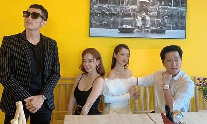 Cặp đôi từng đi cùng nhau đến ủng hộ vợ chồng Nhã Phương - Trường Giang trong một sự kiện năm 2020 nhưng khi đó họ từ chối khi được hỏi chuyện hẹn hò.