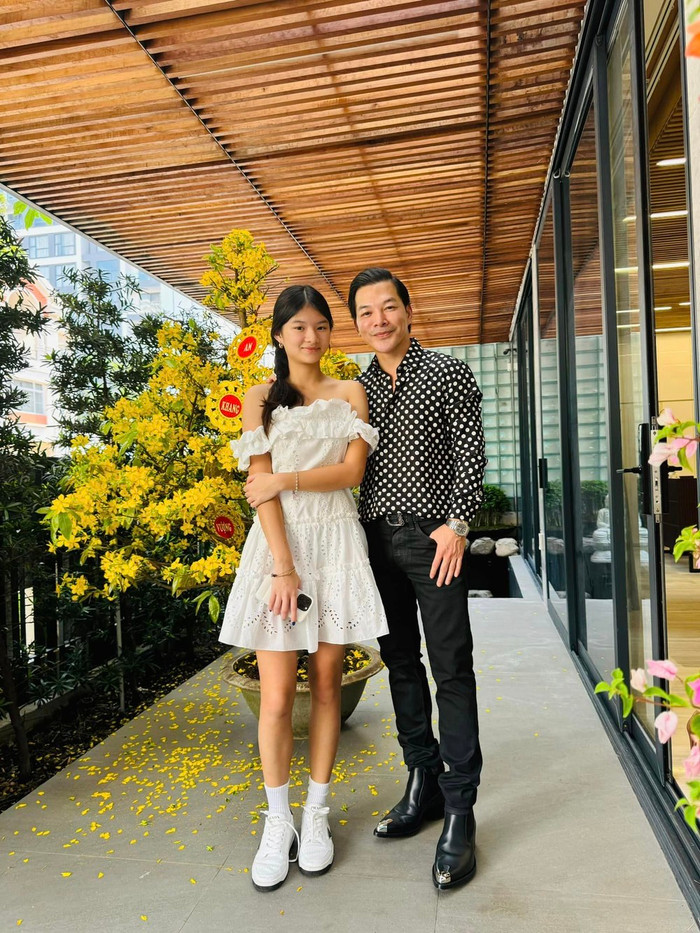 Bảo Tiên cùng với bố Trần Bảo Sơn