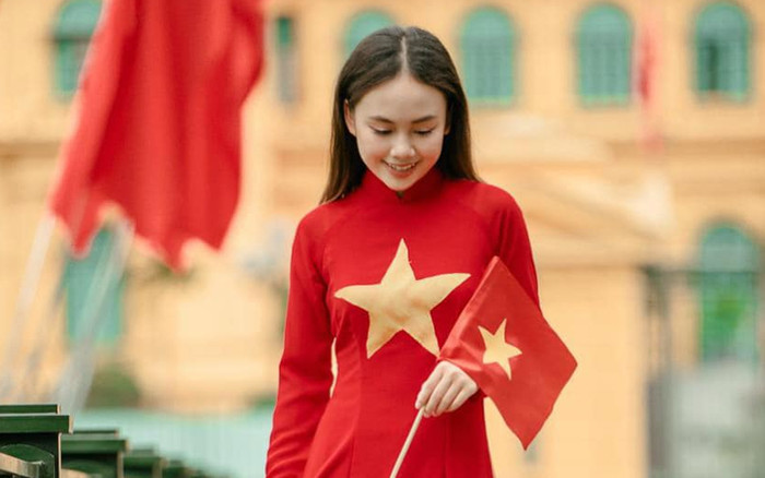 'Con gái' Hồng Diễm khoe visual chuẩn hoa hậu khi diện áo dài mừng Quốc Khánh 2/9 Ảnh 2