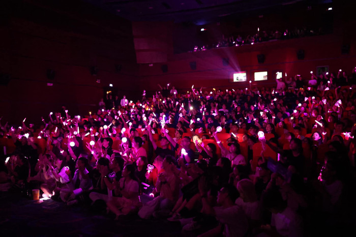 Rạp phim ở Hà Nội trở nên lung linh hơn bao giờ hết trước sự 'đổ bộ' của Mỹ Tâm cùng hàng trăm Tri Âm.