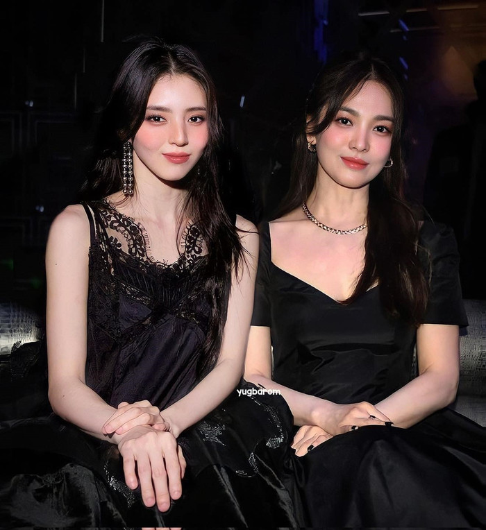 Han So Hee và Song Hye Kyo có mối quan hệ thân thiết ở ngoài đời.