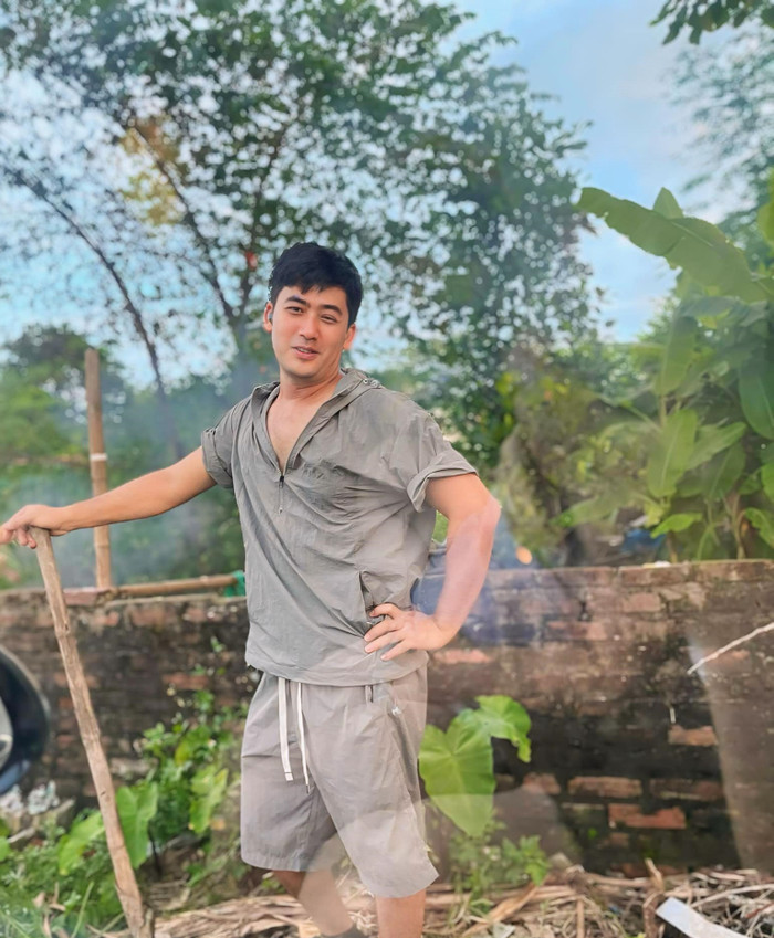 Bảo Anh sống ở ngoại ô cùng vợ con.