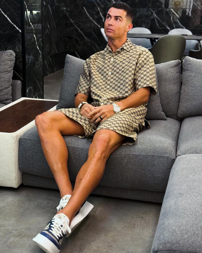 Ronaldo đã can thiệp nhiều biện pháp thẩm mỹ để có ngoại hình hoàn mỹ như hiện tại.