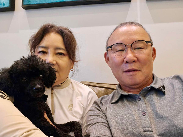 HLV Park Hang Seo từng thổ lộ: “Nếu như không có vợ tôi, tôi không thể làm được điều mà tôi đang theo đuổi”.