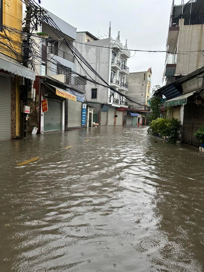 Mưa lớn liên tục gây ảnh hưởng nghiêm trọng đến đời sống người dân