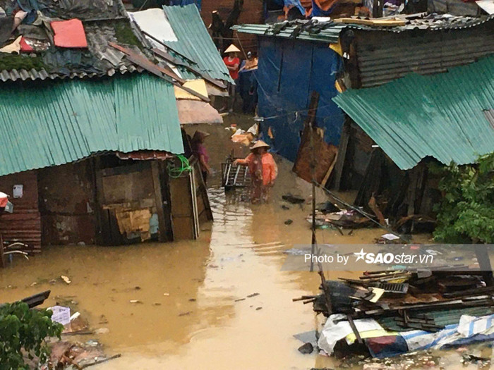 Bà con cố gắng bám trụ và tìm cách ứng phó