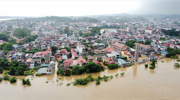 Lũ sông Hồng sắp vượt đỉnh lịch sử, Hà Nội nguy cơ ngập các quận nội thành. 
