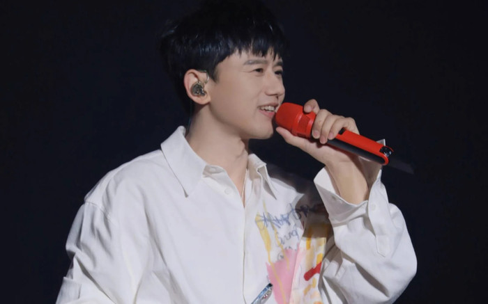 Nam ca sĩ bị chỉ trích vì đọc số điện thoại người lạ cho khán giả Ảnh 2