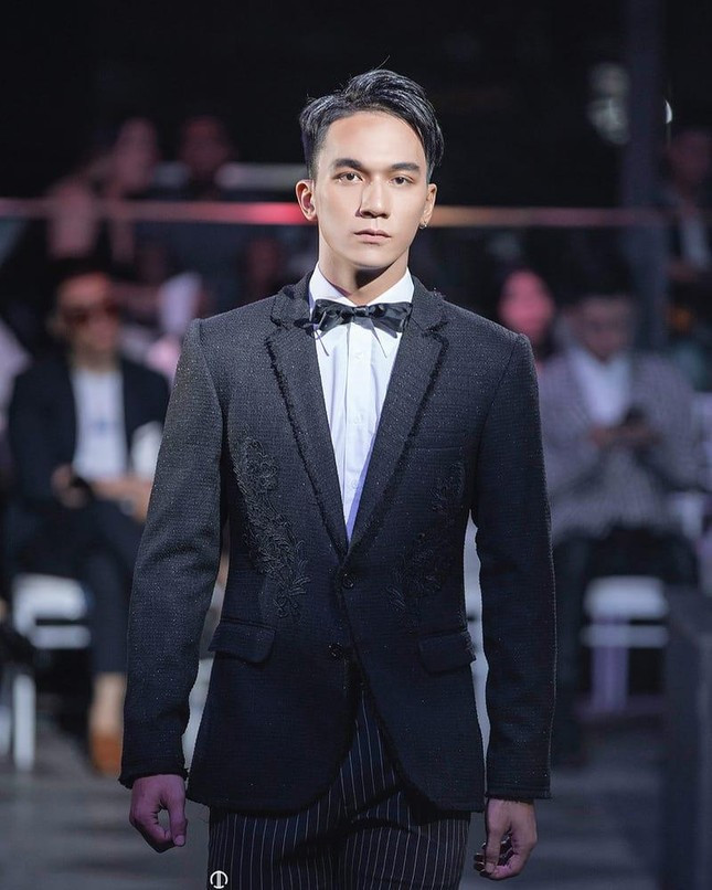 Bạn trai Yên Đan 'Đi Giữa Trời Rực Rỡ' có ngoại hình sáng, vóc dáng lý tưởng.