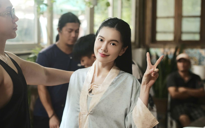 Yên Đan gây chú ý với vai Như trong Đi Giữa Trời Rực Rỡ.