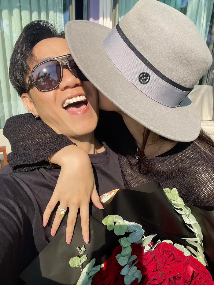 Anh Đức từng cầu hôn bạn gái bằng nhẫn kim cương.