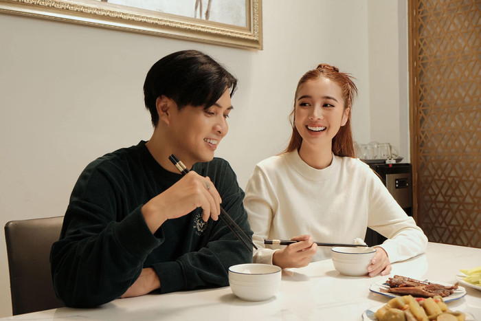 Bên cạnh chăm chỉ hoạt động nghệ thuật, Hồ Quang Hiếu đang có cuộc sống hôn nhân viên mãn bên Tuệ Như.
