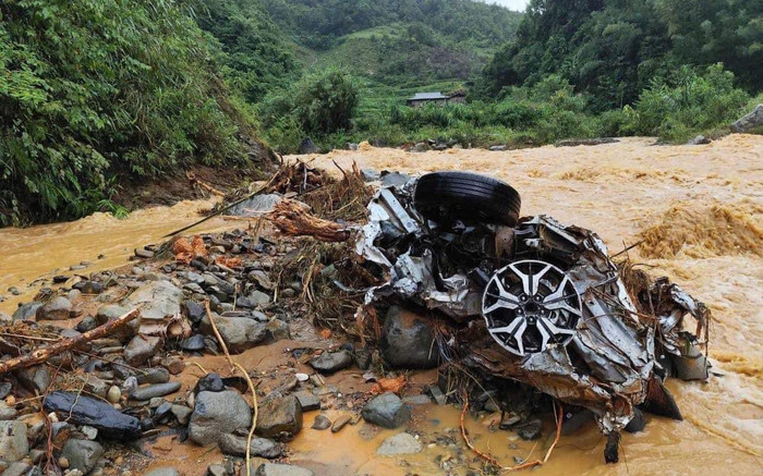 Hiện trường vụ sạt lở vùi lấp xe khách ở Cao Bằng khiến ít nhất 9 người tử vong Ảnh 2