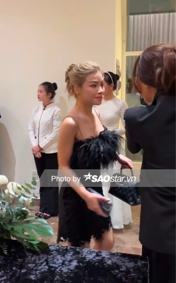 Dương Hoàng Yến ăn diện gợi cảm