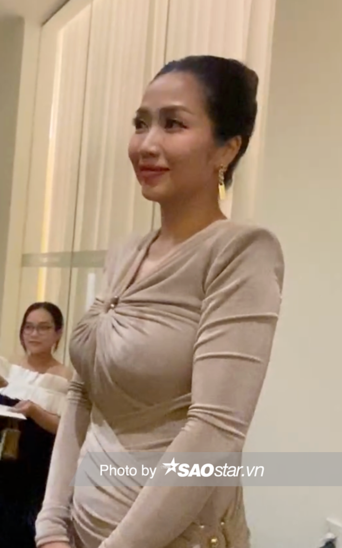 Ốc Thanh Vân thể hiện thái độ vui vẻ, niềm nở