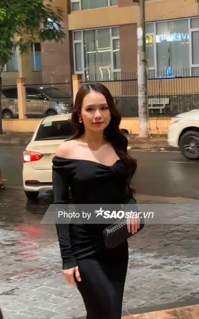 Sam 'lẻ bóng' khi dự đám cưới Anh Đức. Nàng hotgirl tự tin khoe vóc dáng thon thả sau khi sinh hai con