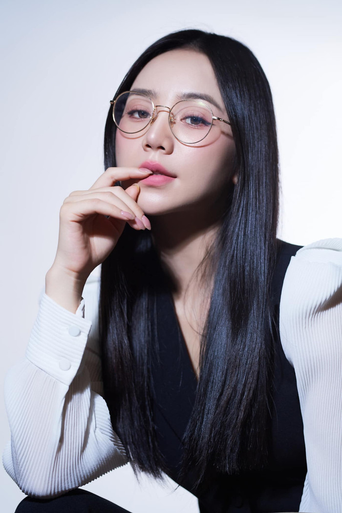 ... Quỳnh Kool đã có hành trình lột xác ngoạn mục để đảm nhận vai cô giáo Nguyệt trong bộ phim Chúng ta của 8 năm sau.&nbsp;