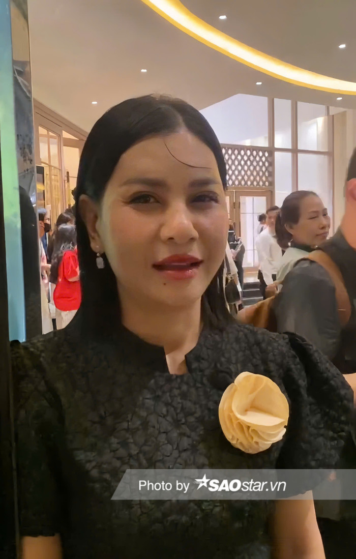 Cát Phượng đến chung vui cùng vợ chồng Anh Đức.