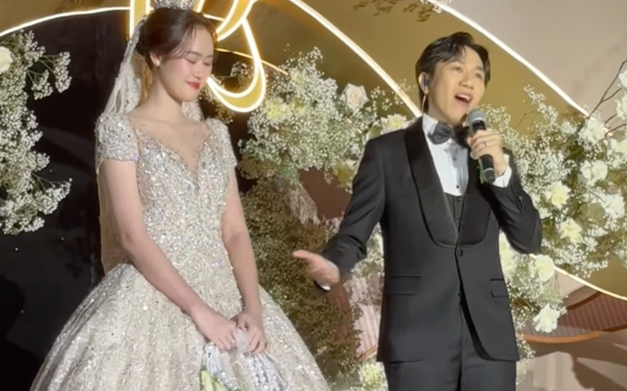 Anh Đức nghẹn ngào hát tặng bà xã, cô dâu mang hoa cưới đặc biệt lên sân khấu Ảnh 2