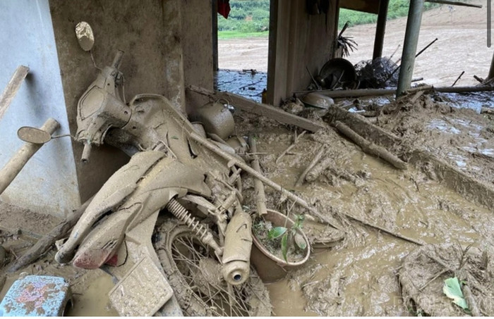 Nhiều tài sản bị vùi lấp.