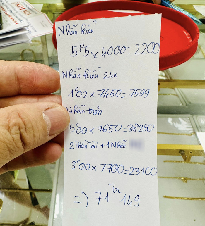 Đại Nghĩa bán vàng để có thêm kinh phí cứu trợ bão lũ miền Bắc. 