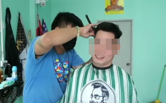 Độc lạ tiệm cắt tóc tính tiền theo kích thước 'của quý' khách hàng Ảnh 2