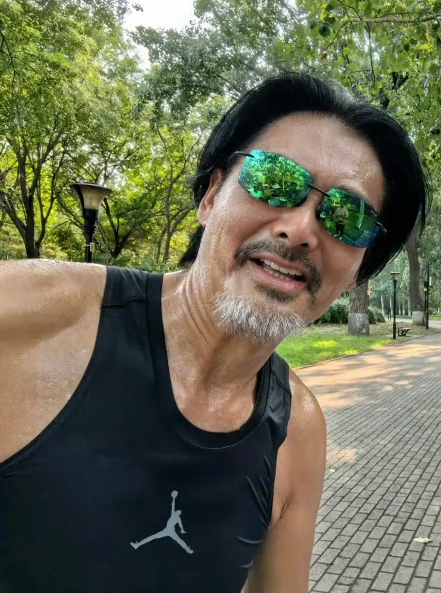 Hình ảnh mới đây của nam diễn viên khi đón tuổi 69.